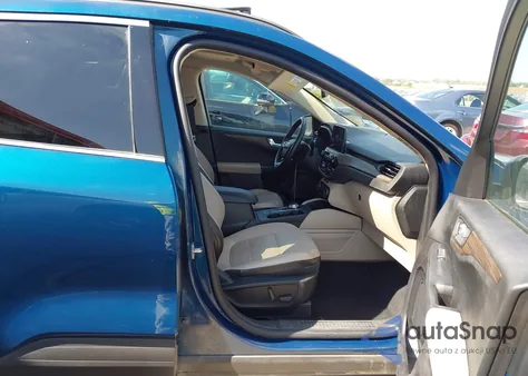 2020 Ford Escape Titanium z USA, uszkodzony, nr VIN 1FMCU9J96LUA36092